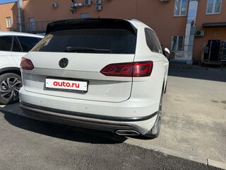 2019 Volkswagen Touareg III, белый, 5800000 рублей, вид 4
