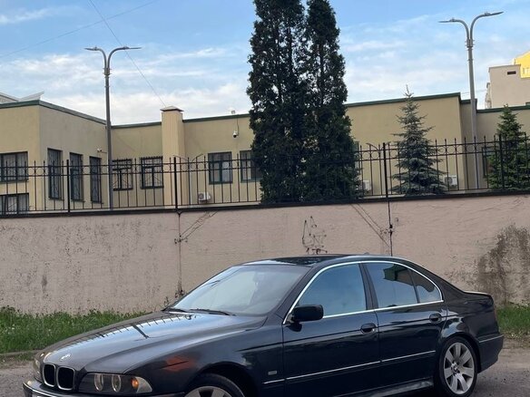 1998 BMW 5 серии 520i IV (E39), чёрный, 500000 рублей - вид 1