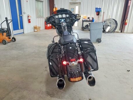 2022 Harley-Davidson Street Glide, чёрный, 1350000 рублей, вид 4