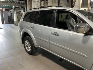 2015 Mitsubishi Pajero Sport II Рестайлинг, серебристый, 2200000 рублей, вид 4
