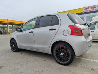 2008 Toyota Yaris II, серебристый, 510000 рублей, вид 3