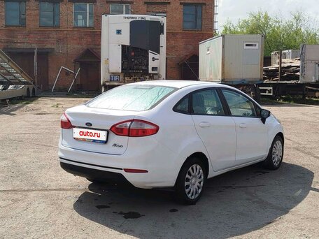 2016 Ford Fiesta Mk6 Рестайлинг, белый, 574750 рублей, вид 3