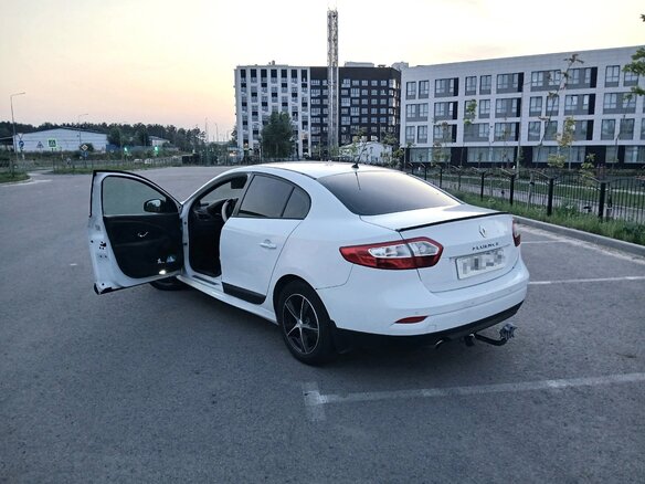 2012 Renault Fluence I, белый, 810000 рублей - вид 3