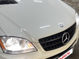 2005 Mercedes-Benz M-Класс 500 II (W164), белый, 1000000 рублей, вид 2