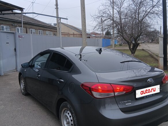 2019 Kia Cerato III Рестайлинг (Classic), серый, 1600000 рублей - вид 5