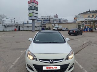 2013 Opel Astra J Рестайлинг, белый, 700000 рублей, вид 1