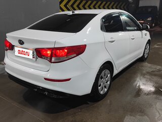 2015 Kia Rio III Рестайлинг, белый, 750000 рублей, вид 4