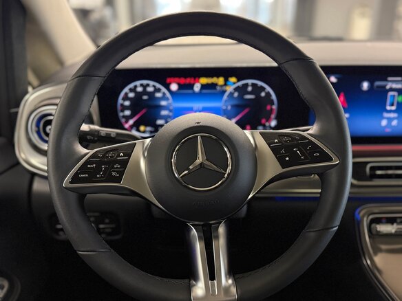 2026 Mercedes-Benz V-Класс Long 300 d длинный III (W447) Рестайлинг 2, чёрный, 17000000 рублей - вид 39