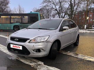 2008 Ford Focus II Рестайлинг, серебристый, 320000 рублей, вид 1