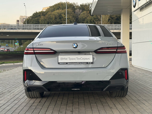 2025 BMW 5 серии 530i xDrive VIII (G60/G61/G68), серый - вид 5