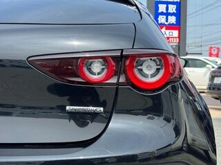 2022 Mazda 3 IV (BP), чёрный, 1400000 рублей, вид 4