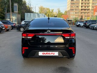 2017 Kia Rio IV, чёрный, 1199000 рублей, вид 4