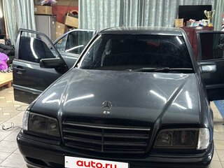 2000 Mercedes-Benz C-Класс 180 I (W202) Рестайлинг, чёрный, 650000 рублей, вид 1