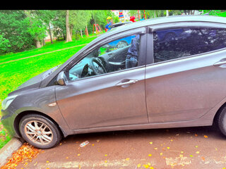 2013 Hyundai Solaris I, чёрный, 600000 рублей, вид 2
