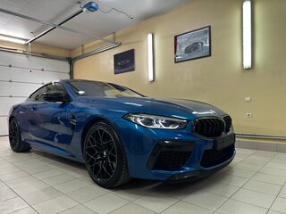 2020 BMW M8 Competition I (F91/F92/F93), синий, 14000000 рублей, вид 2