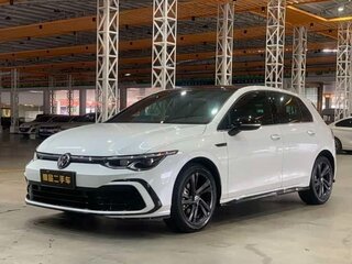 2023 Volkswagen Golf VIII, белый, 2000000 рублей, вид 1