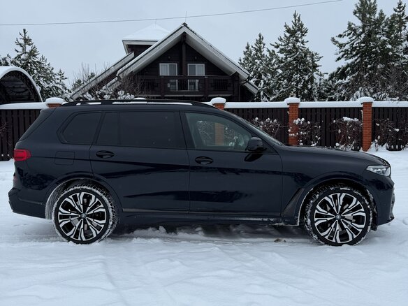 2021 BMW X7 M50i I (G07), синий, 7900000 рублей - вид 4
