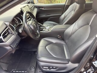 2021 Toyota Camry VIII (XV70) Рестайлинг, чёрный, 3150000 рублей, вид 3