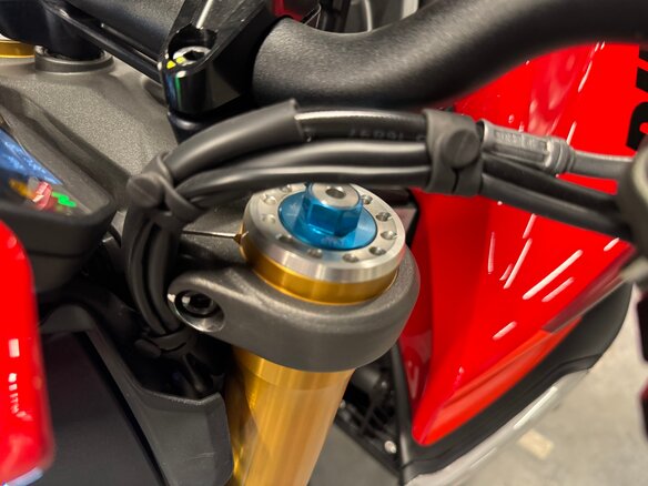 2024 Ducati Monster 937, чёрный - вид 15