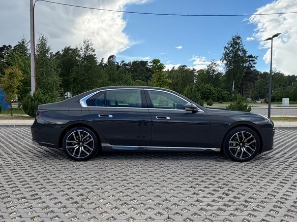2023 BMW 7 серии 740d xDrive VII (G70), серый, 10200000 рублей - вид 1