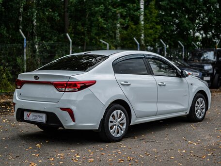 2017 Kia Rio IV, белый, 610000 рублей, вид 2