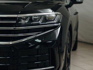 2025 Volkswagen Touareg III Рестайлинг, чёрный, 11800000 рублей, вид 5