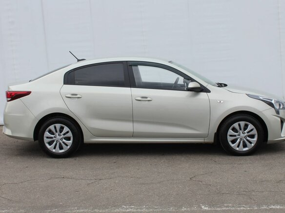 2020 Kia Rio IV, серый, 1490000 рублей - вид 7