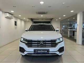 2020 Volkswagen Touareg III, белый, 6820000 рублей, вид 2