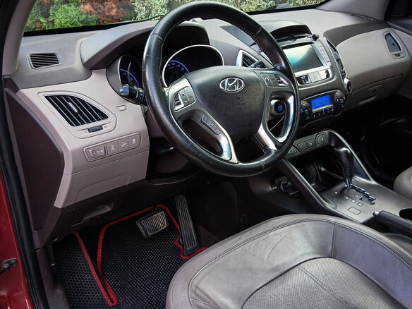 2011 Hyundai ix35 I, красный, 1200000 рублей - вид 4