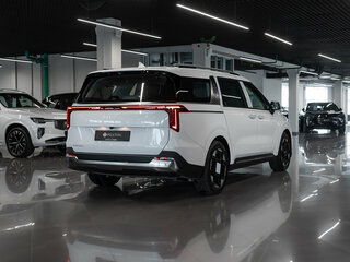 2024 Kia Carnival IV Рестайлинг, белый, 8850000 рублей, вид 4