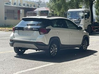 2023 Toyota Yaris L XP150 Рестайлинг, белый, 1764088 рублей, вид 4