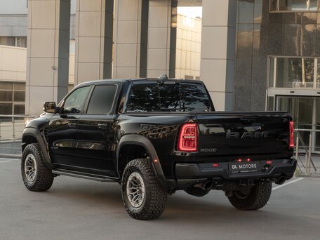 2025 Ram 1500 RHO V Рестайлинг, чёрный, 10300000 рублей, вид 4