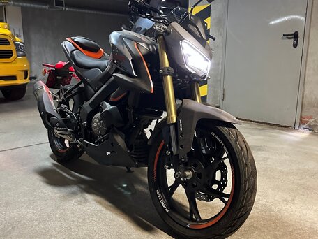 2024 QJMotor SRK 125 S, серый, 280000 рублей, вид 2