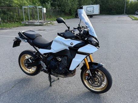2021 Yamaha MT-09 Tracer (FJ-09), белый, 1340000 рублей, вид 2