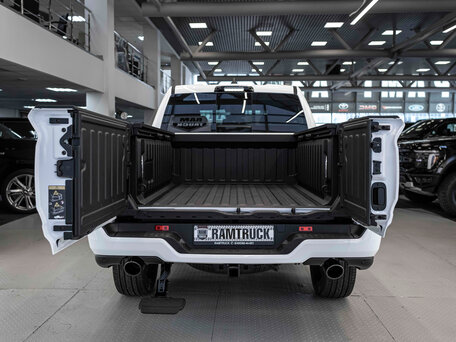 2026 Ram 1500 Crew Cab V Рестайлинг, белый, 9866119 рублей, вид 2