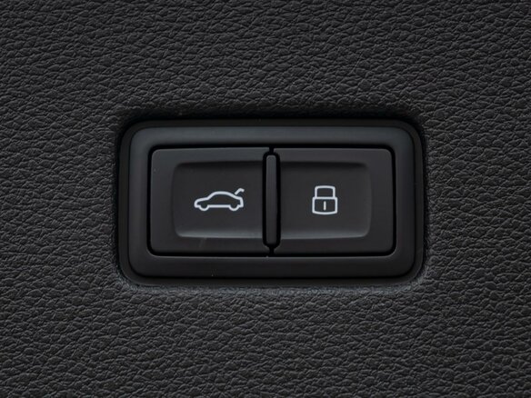 2021 Audi Q8 55 TFSI I (4M), белый, 7505000 рублей - вид 23