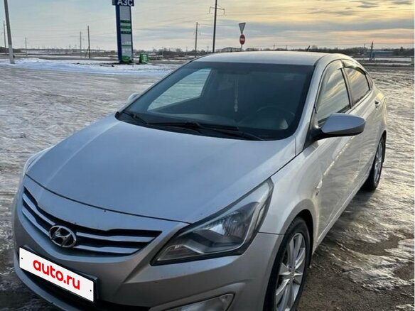 2015 Hyundai Solaris I Рестайлинг, серебристый, 750000 рублей