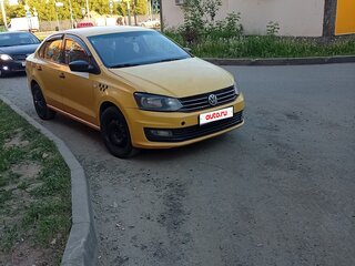 2018 Volkswagen Polo V Рестайлинг, жёлтый, 500000 рублей, вид 2