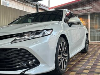 2019 Toyota Camry VIII (XV70), белый, 3150000 рублей, вид 3