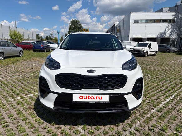 2021 Kia Sportage IV Рестайлинг, белый, 2490000 рублей - вид 1