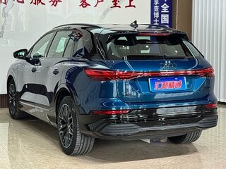 2024 Audi Q5 e-tron 50, синий, 5441033 рублей, вид 3