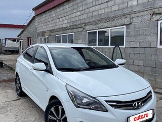 2015 Hyundai Solaris I Рестайлинг, белый, 900000 рублей, вид 3