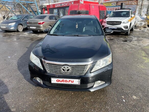 2011 Toyota Camry VII (XV50), чёрный, 1350000 рублей