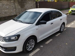 2017 Volkswagen Polo V Рестайлинг, белый, 480000 рублей, вид 2