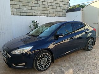 2015 Ford Focus III Рестайлинг, синий, 1050000 рублей, вид 2