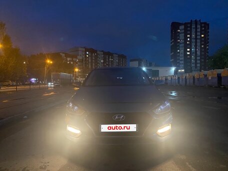 2017 Hyundai Solaris II, серый, 899999 рублей, вид 2