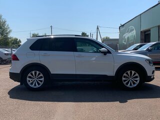 2017 Volkswagen Tiguan II, белый, 1779000 рублей, вид 4
