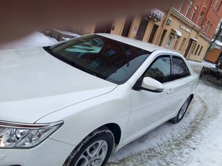 2015 Toyota Camry VII (XV50) Рестайлинг, белый, 2100000 рублей, вид 4