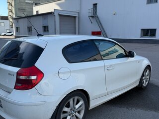 2010 BMW 1 серии 116i I (E81/E82/E87/E88) Рестайлинг, белый, 720000 рублей, вид 3