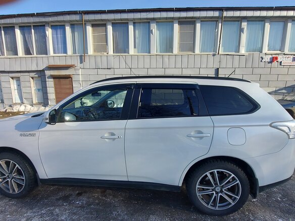2013 Mitsubishi Outlander III, белый, 1500000 рублей - вид 2